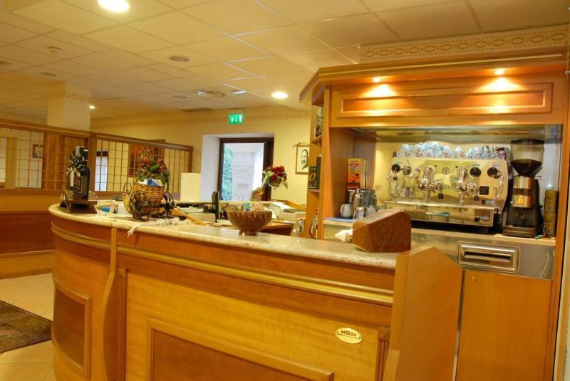 Hotel Castel Miramonti เซลวา ดิ ฟาซาโน ภายนอก รูปภาพ
