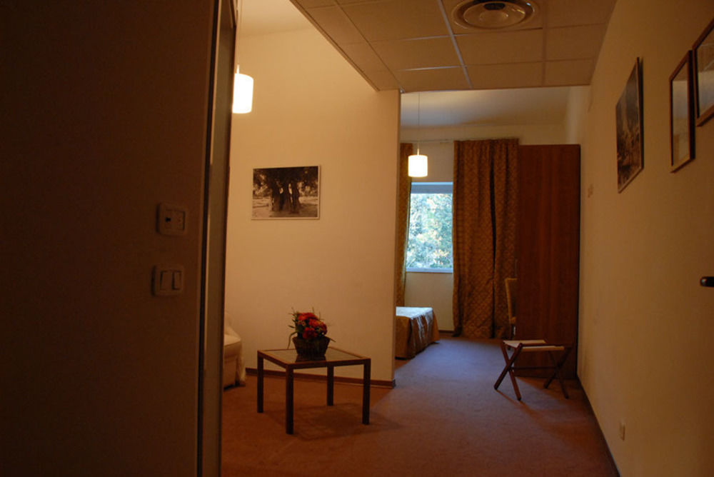 Hotel Castel Miramonti เซลวา ดิ ฟาซาโน ภายนอก รูปภาพ