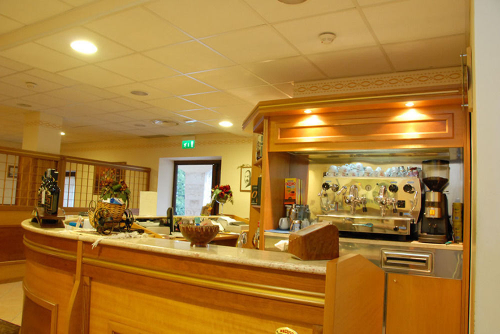 Hotel Castel Miramonti เซลวา ดิ ฟาซาโน ภายนอก รูปภาพ